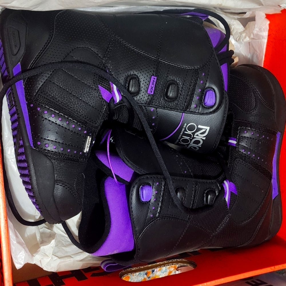 Snowboarding boots woman's size 7 Ride Orion